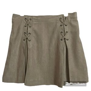 She + Sky Mini Skirt Womens Large Pleats Beige Tan crisscross pleated